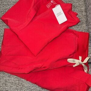 Figs Red Women's Scrub Set